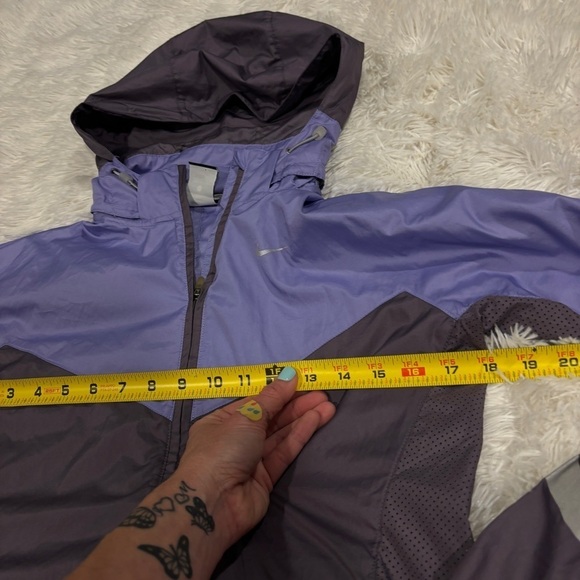 NIKE WOMEN'S VAPOR ZIP RUNNING JACKET lightweight hooded PURPLE size small - Picture 5 of 11